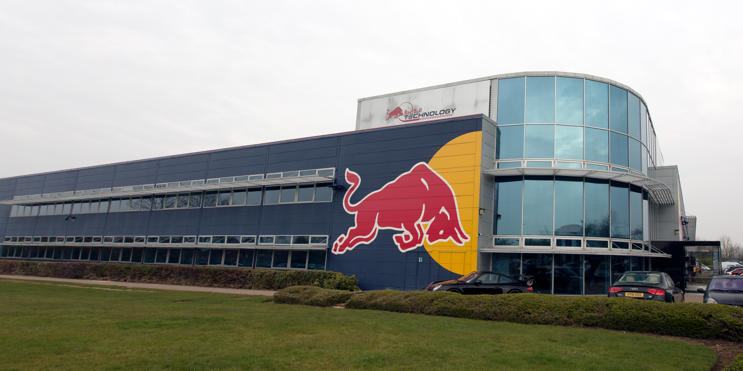 Red_Bull_Racing_factory_south-west