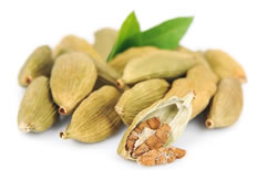 18-Spices-Scientifically-Proven-To-Prevent-and-Treat-Cancer-4-Cardamom